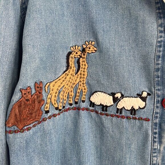 Vintage Women’s Small denim shirt Noah’s Arc animal theme Grandmacore - Picture 7 of 14